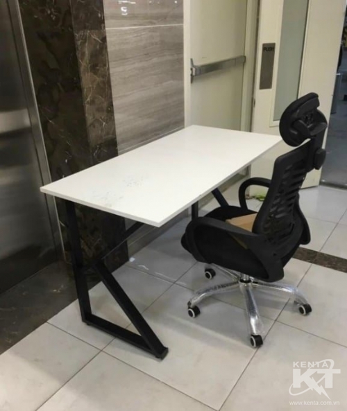 Bàn chữ K chân đen mặt trắng
