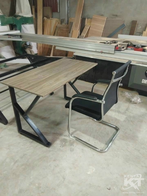 Bàn chữ K chân Đen Mặt  Nâu