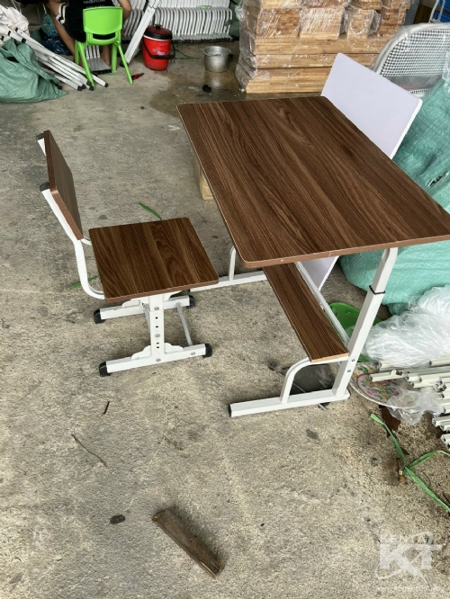 Bàn ghế học sinh màu gỗ nâu
