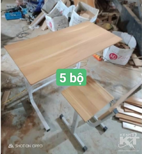 Bàn ghế học sinh màu gỗ vàng
